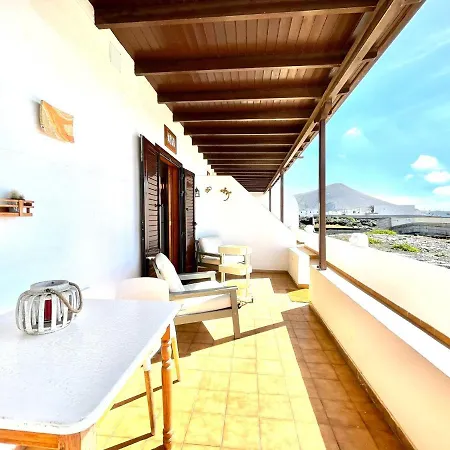 Casa Rural En Finca Con Estupenda Vista A Volcan, Lanzarote Country house *