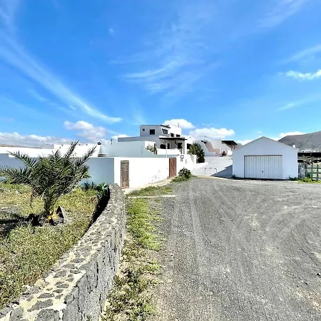 Casa Rural En Finca Con Estupenda Vista A Volcan, Lanzarote Country house *