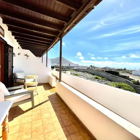 Casa Rural En Finca Con Estupenda Vista A Volcan, Lanzarote Séjour à la campagne